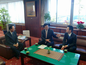 20100109渡辺副大臣津村市長表敬